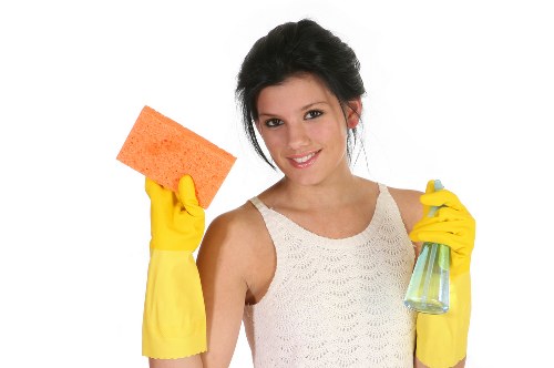 Kentishtown Cleaner discussing transparent pricing for a property clearance